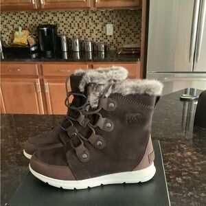 Sorel NIB Explorer Joan Short Boots